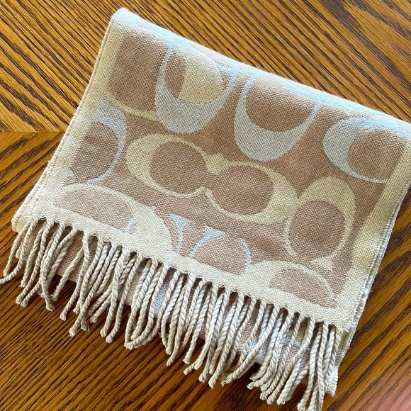 Coach Signature Scarf - Picture 1 of 3
